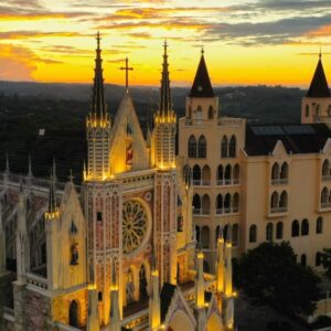 Arautos do Evangelho & Embu das Artes: Um Dia de Fé e Cultura | Passeio de 1 dia