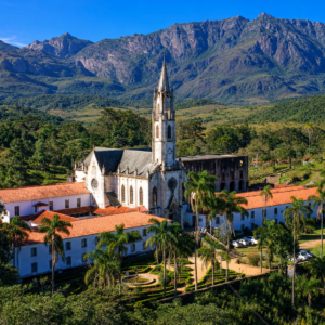 Encantos de Minas Gerais: Caraça, Ouro Preto, Tiradentes e mais | Aéreo
